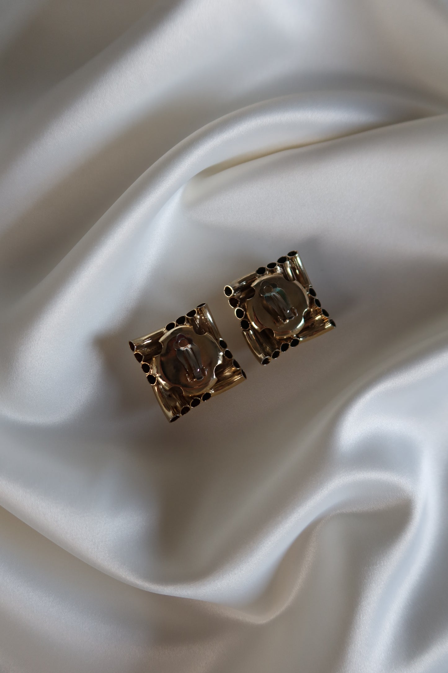 Non Signé - Gold Tone Square Shaped Textured Clip On Earrings (XL)
