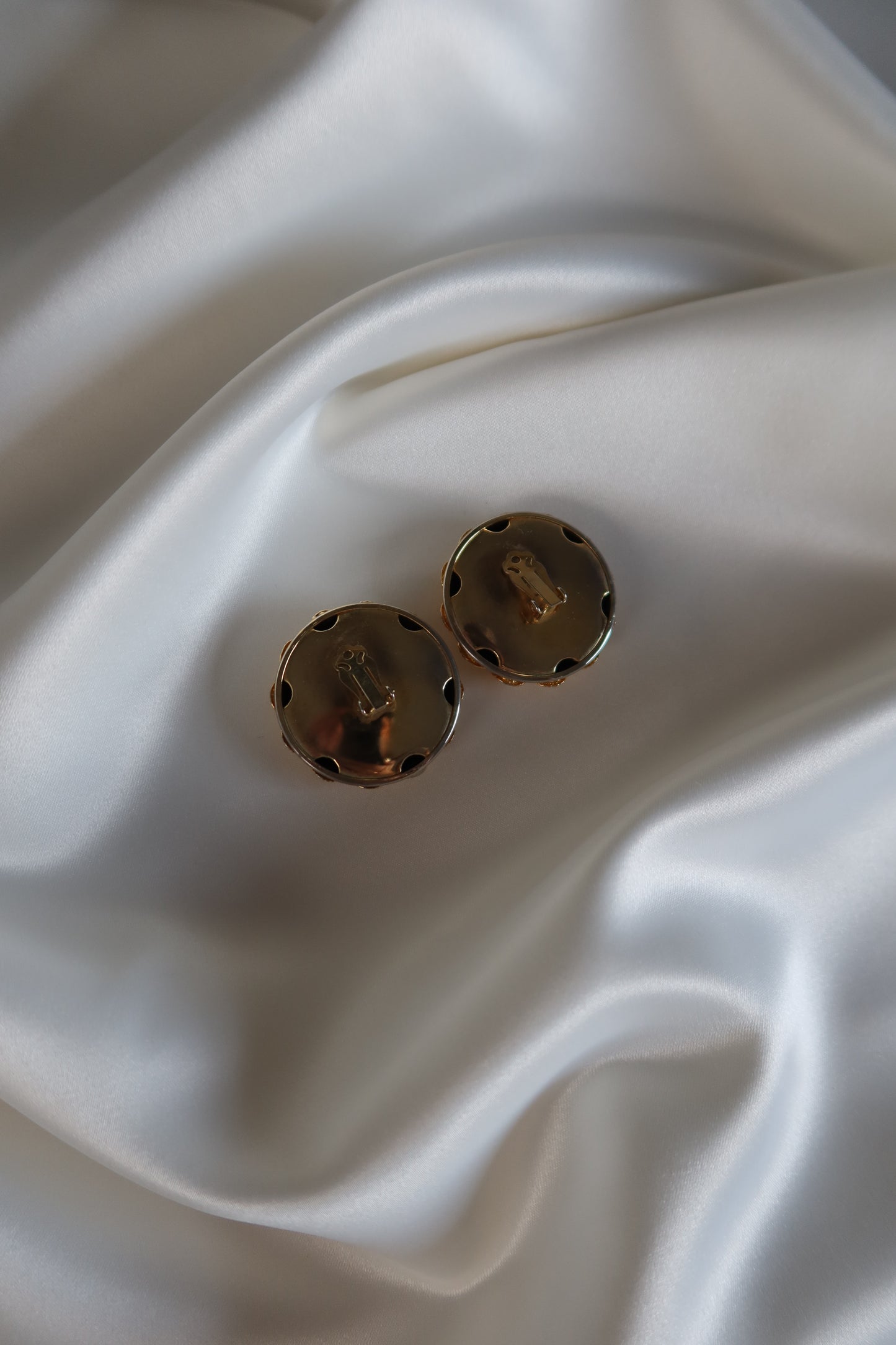Non Signé - Gold Tone Round Eclectic Clip On Earrings (XL)