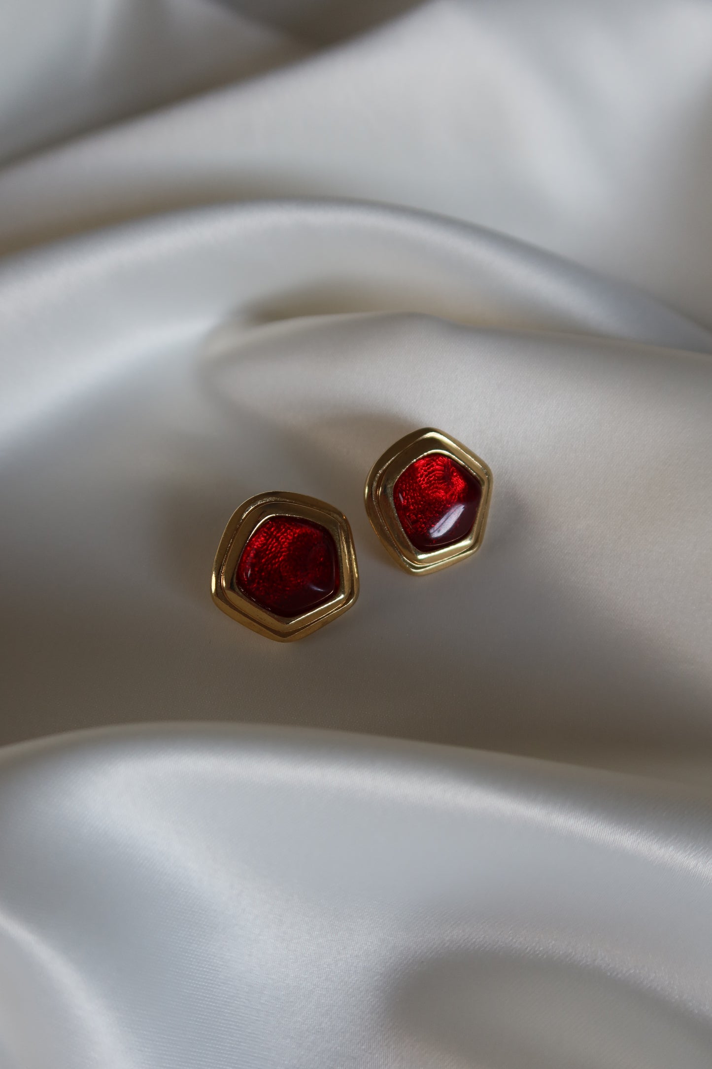 Non Signé - Gold Tone Clip On Earrings (Red Embellishment)