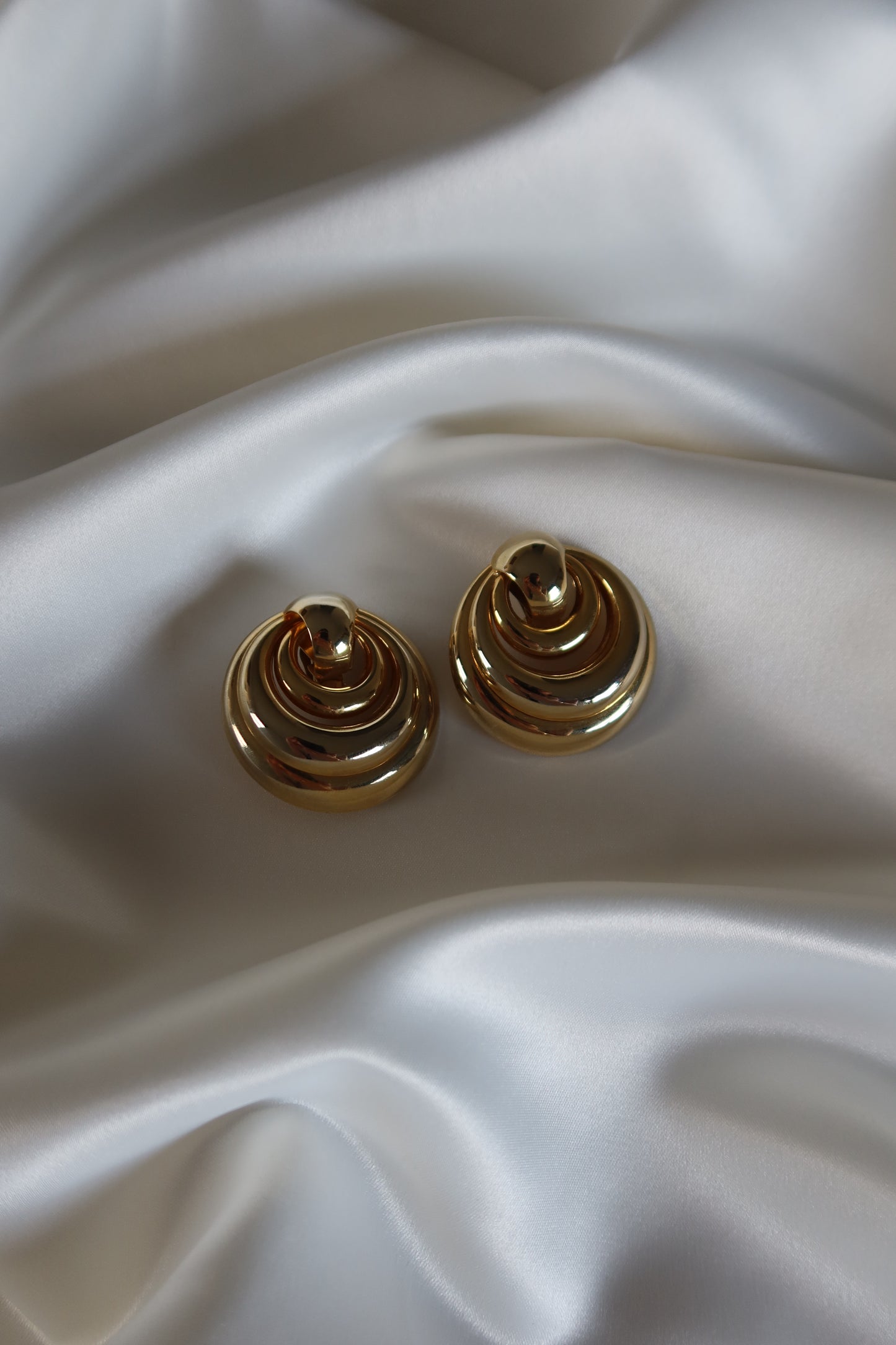 Non Signé - Gold Tone Clip On Earrings