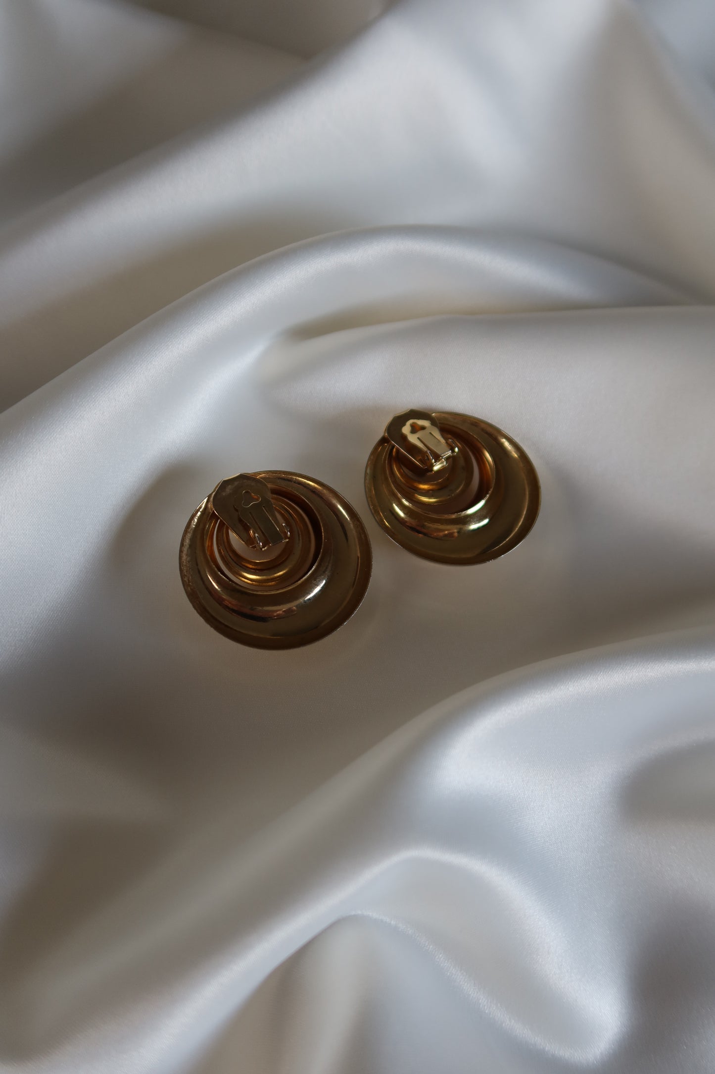 Non Signé - Gold Tone Clip On Earrings