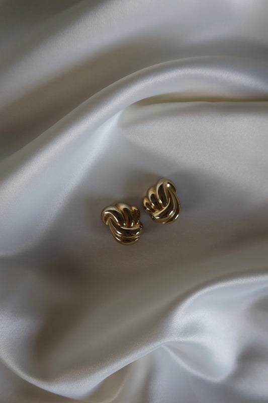 Non Signé - Gold Tone Ribbed Clip On Earrings