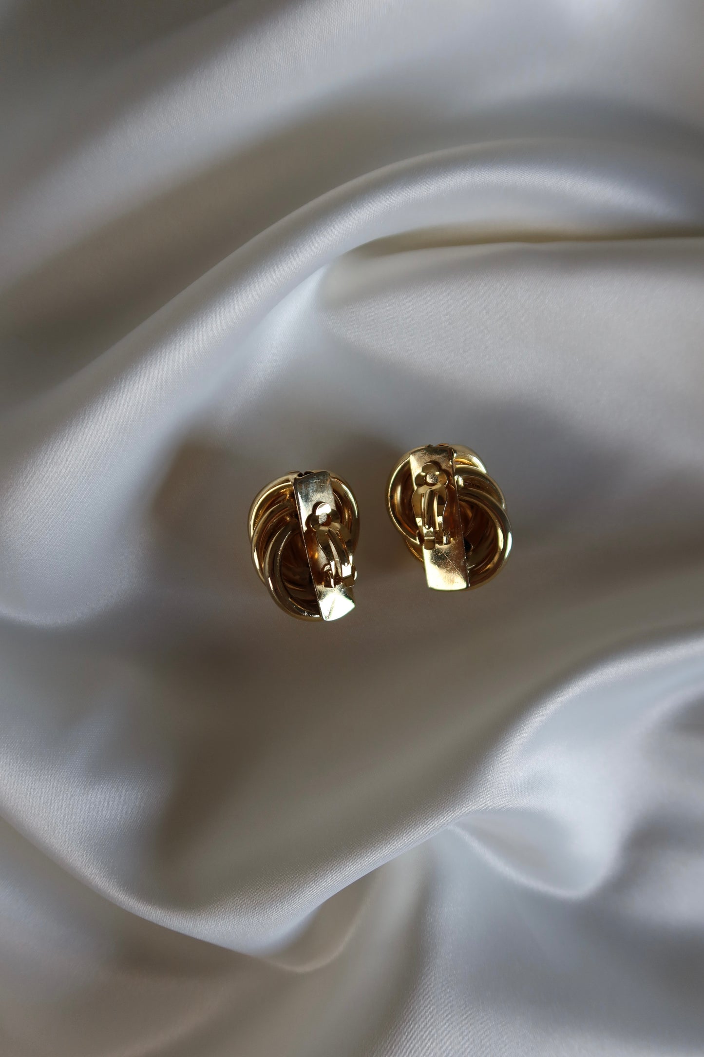 Non Signé - Gold Tone Textured Clip On Earrings (XL)