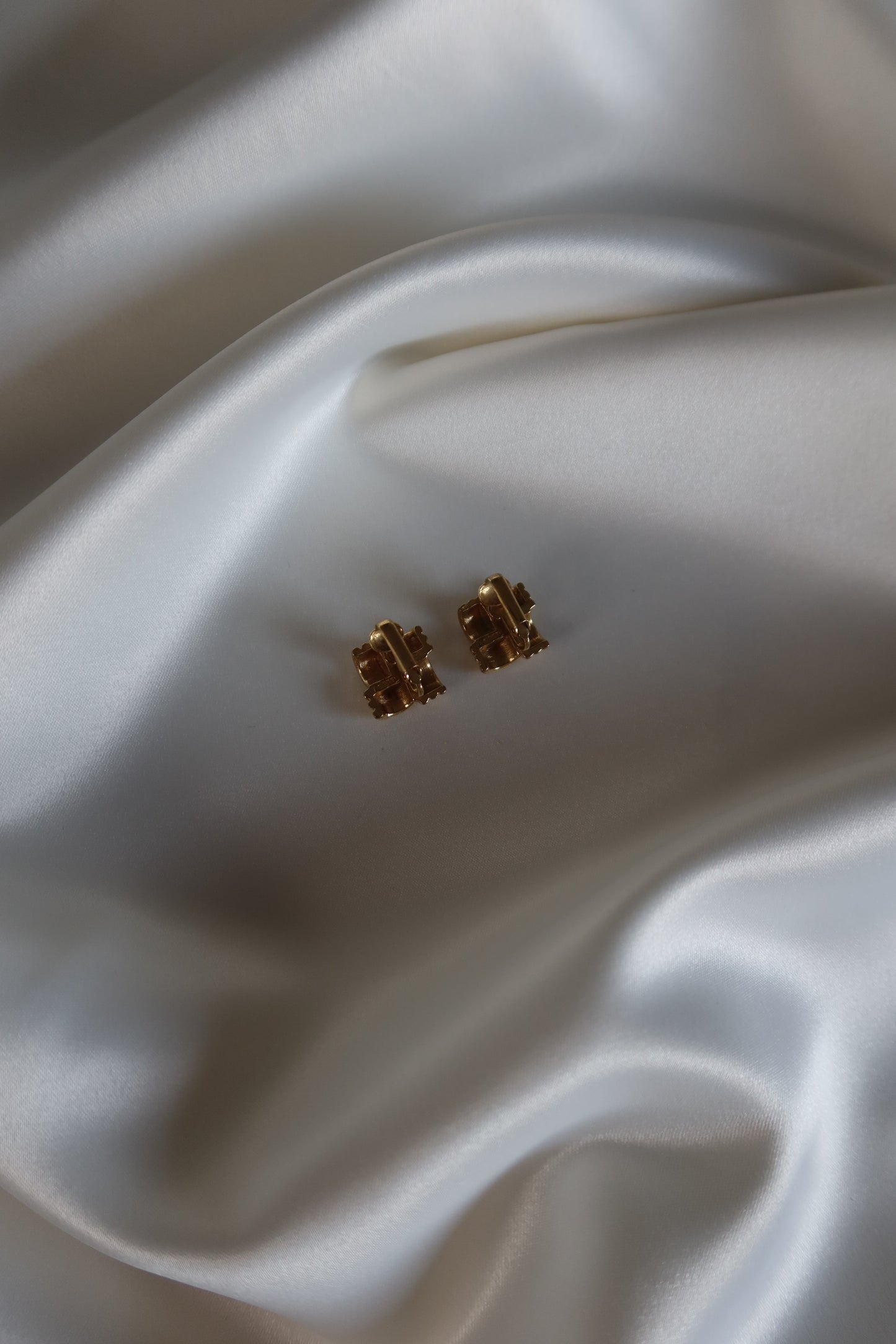 Non Signé - Gold Tone Ribbed Clip On Earrings (Small)