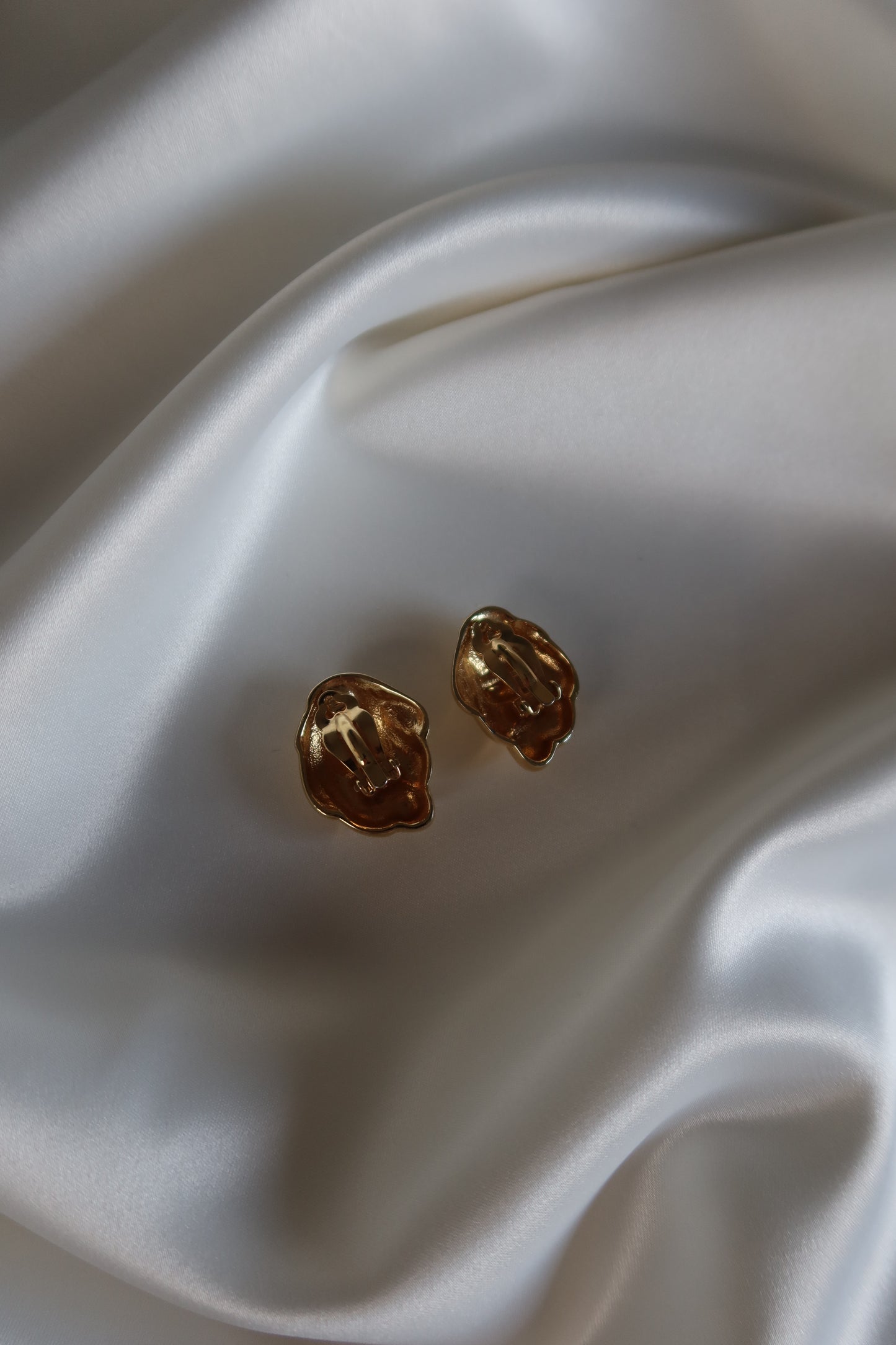 Non Signé - Gold Tone Conch Shell Clip On Earrings